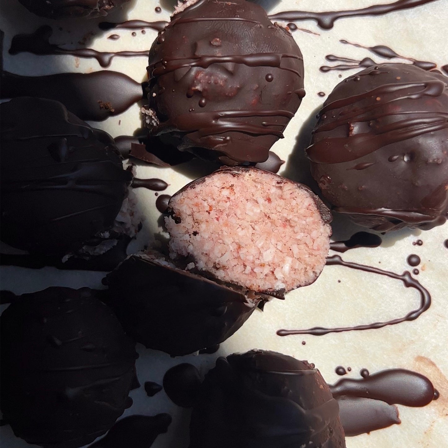 Bliss Bites de Chocolate, Fresa y Coco