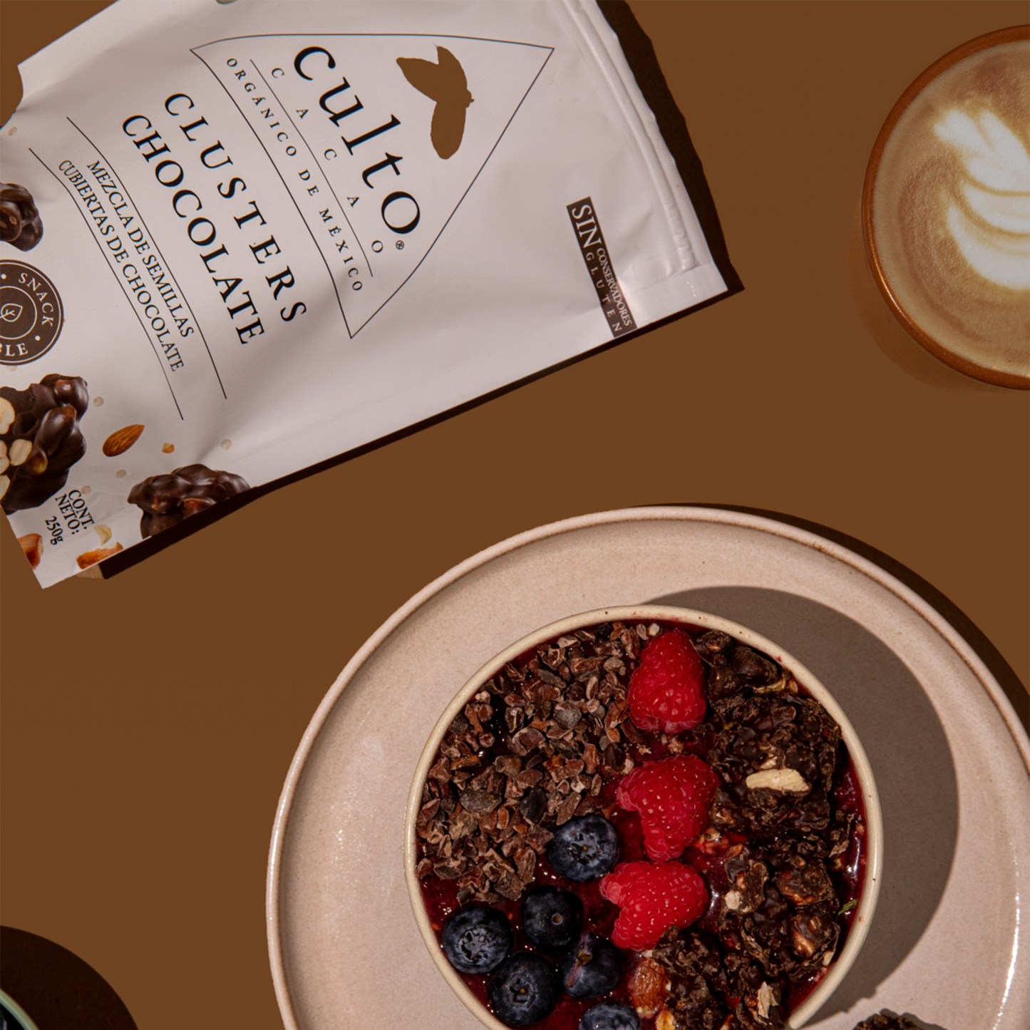 Smoothie bowl con clusters y nibs