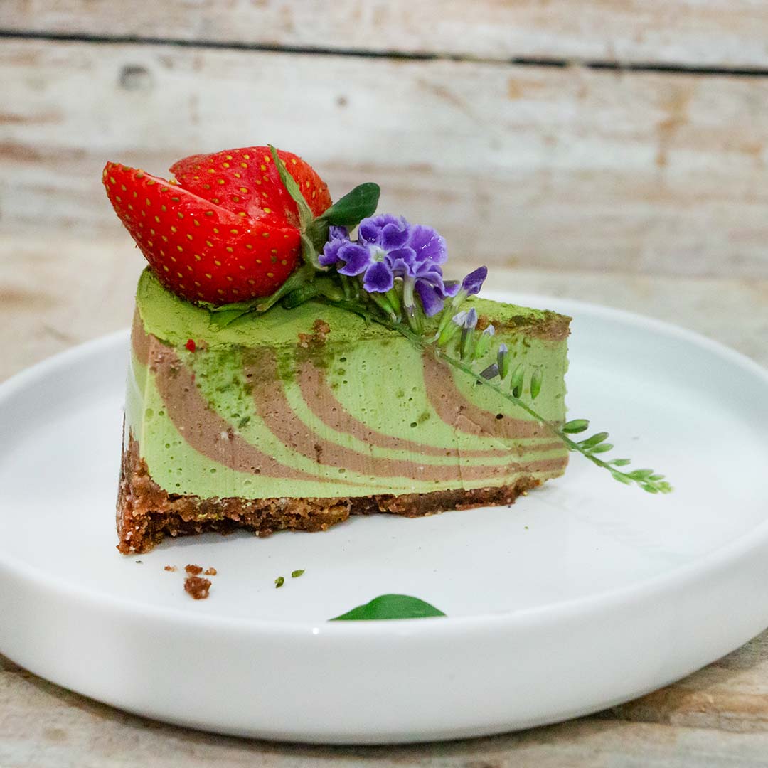 Keto Cheesecake de Matcha con Chocolate