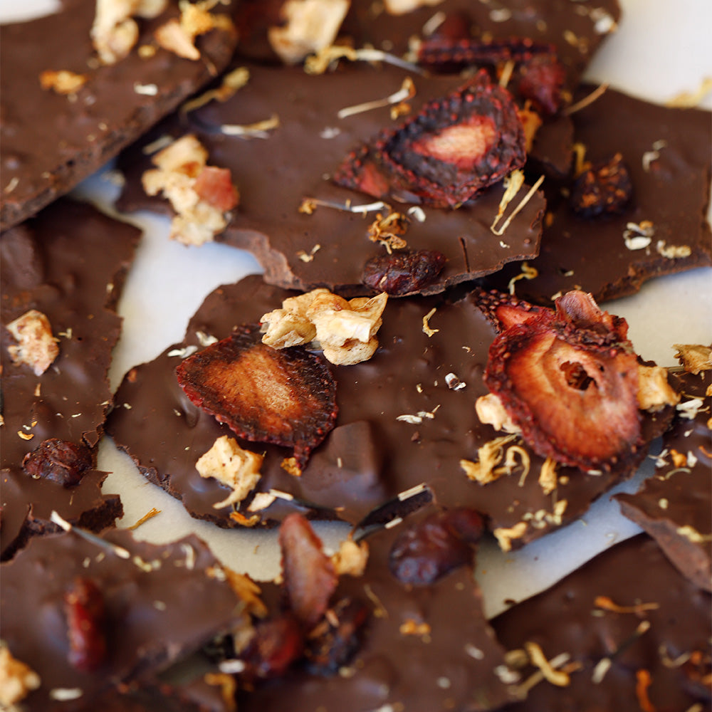 Bark de chocolate y pétalos
