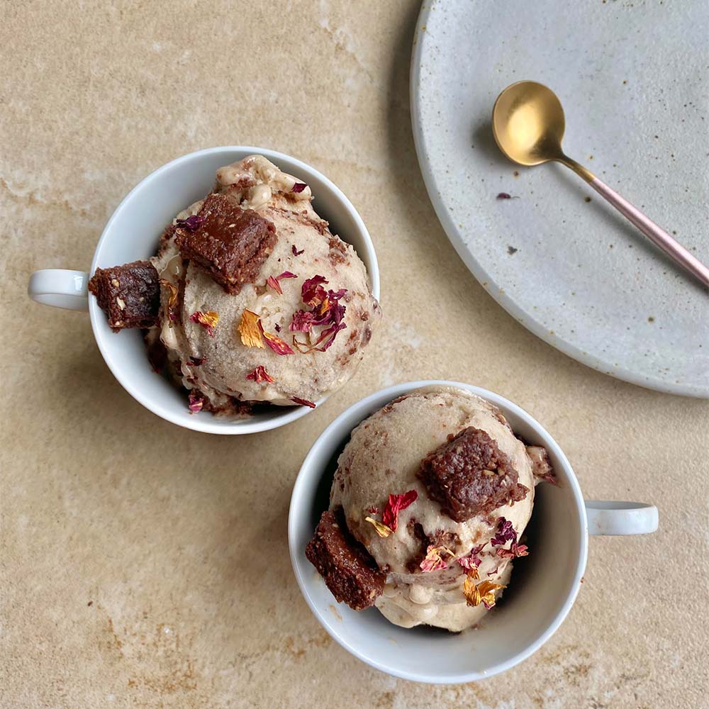 Helado con chunks de brownie vegano